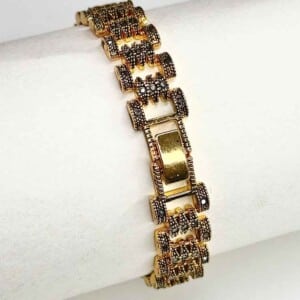 دستبند زنانه سیاه قلم نگین‌دار مدل ظریف و کلاسیک